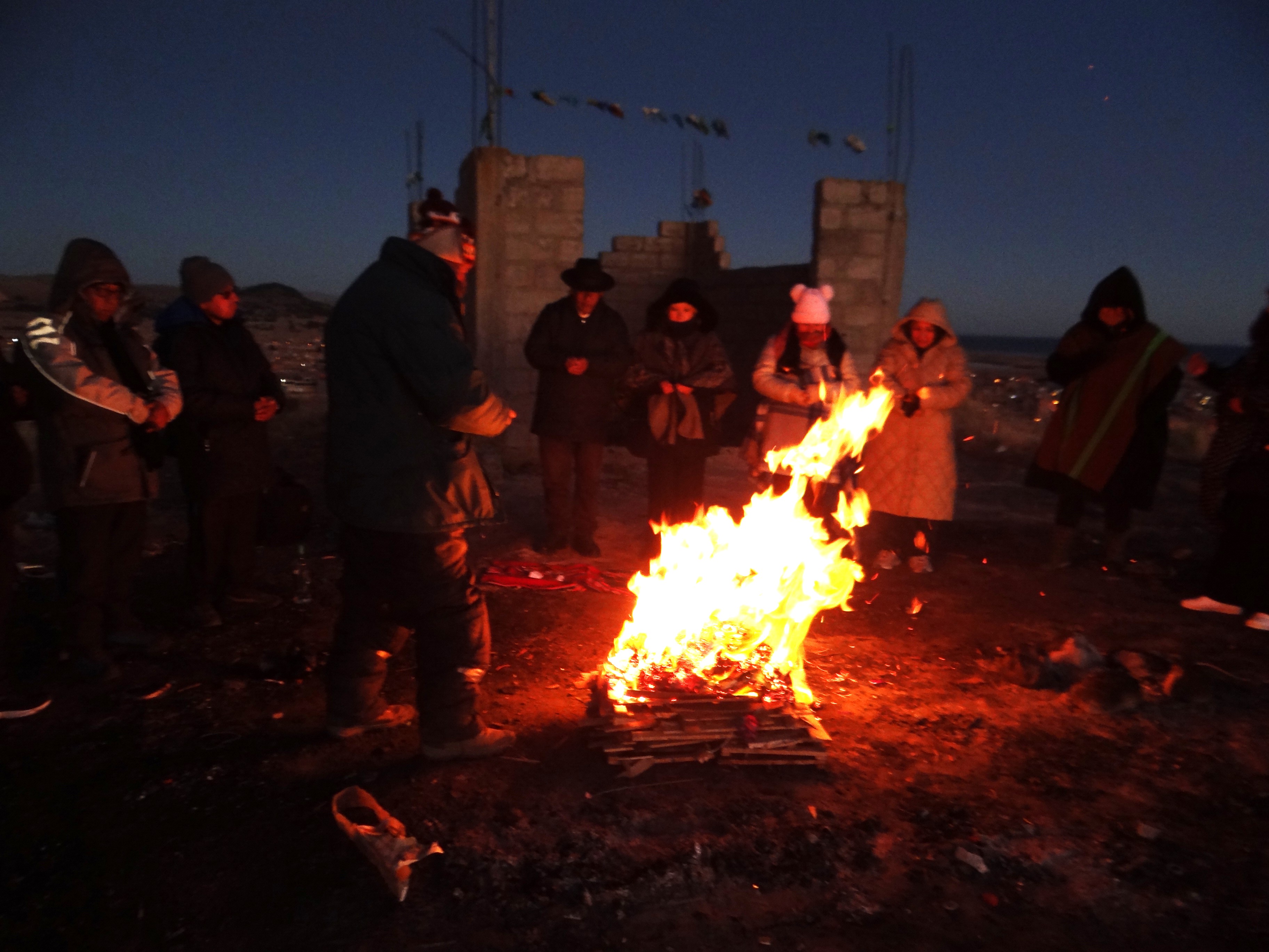 EN EL CERRO SANTA BÁRBARA. TRABAJADORES DE LA UGEL YUNGUYO RECIBIERON LOS PRIMEROS RAYOS DEL AÑO ANDINO 5534